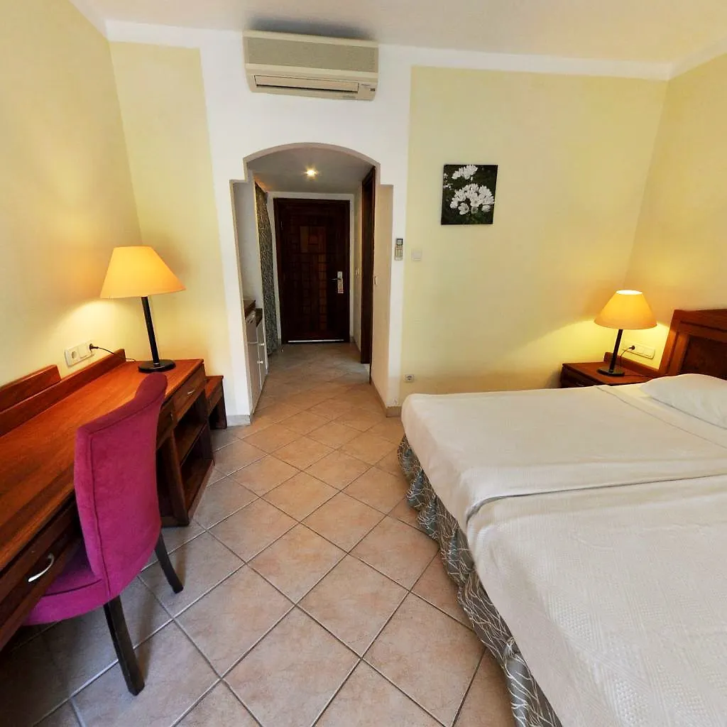 Okaliptus Otel Bitez 4*,